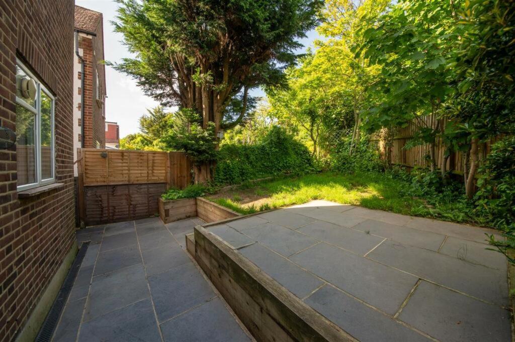 Vibrant & Stylish Mill Hill East Pad Hendon Exterior foto